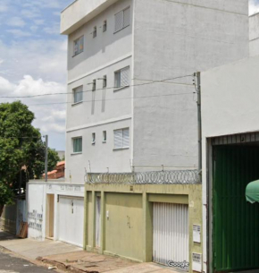 Quarto em Apto Compartilhado Bem Localizado